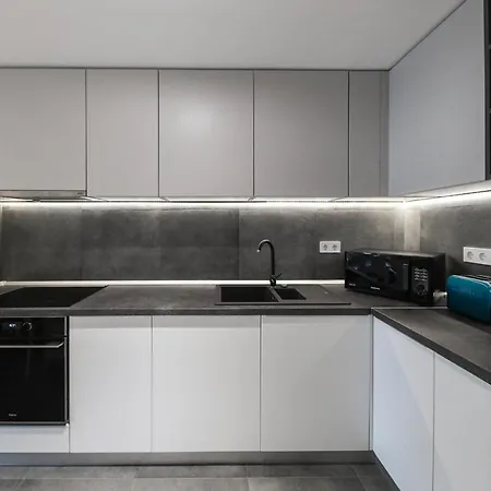 Modern In A Quiet Area Appartement *