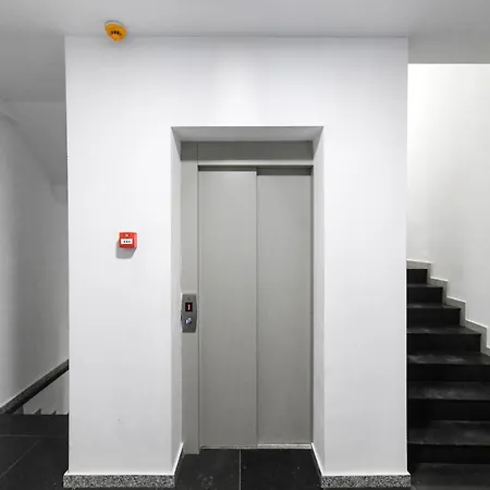 Modern In A Quiet Area *